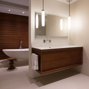 modernes Badezimmer / aus Esche