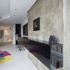 moderne Wohnwand / lackiertes Holz