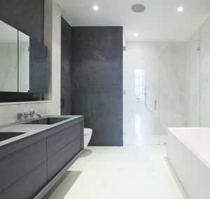 modernes Badezimmer