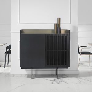 Sideboard mit hohen Beinen 1