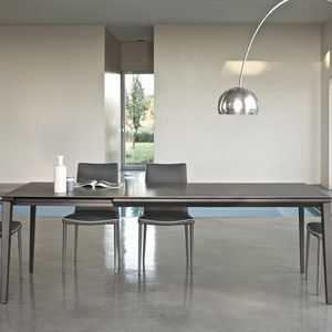 moderner Tisch 1