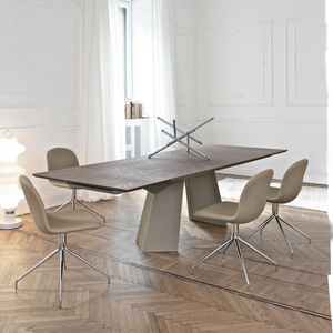 moderner Tisch