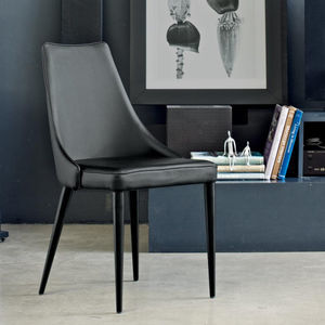 moderner Stuhl 1