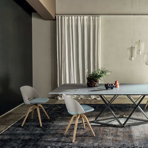 moderner Stuhl 1