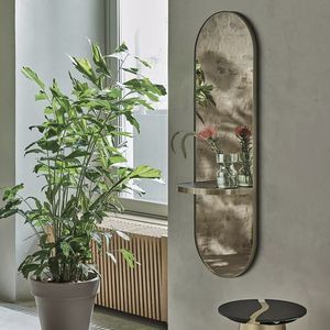 wandmontierter Spiegel 1