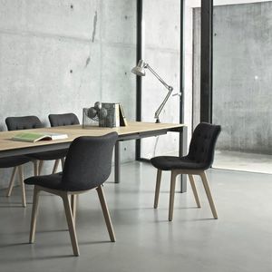 moderner Stuhl 1