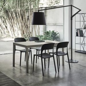 moderner Stuhl 1