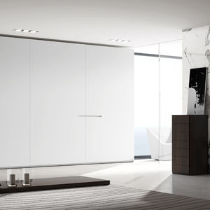moderner Kleiderschrank
