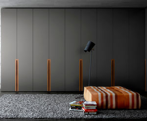 moderner Kleiderschrank 1