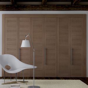 moderner Kleiderschrank 1