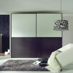 moderner Kleiderschrank 1