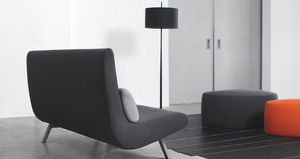 modernes Sofa / Polyurethan / Stoff / Objektmöbel