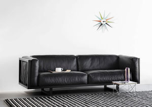 modernes Sofa / Leder / aus Eiche / Stoff
