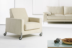 moderner Sessel / Stoff / mit Rollen