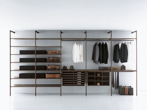 wandmontierter begehbarer Kleiderschrank