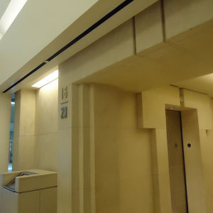 Sandstein Wandverkleidung / für Tertiärsektor / poliert / Innenbereich