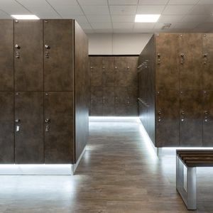 melaminbeschichteter Garderobenschrank 1