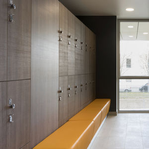 melaminbeschichteter Garderobenschrank 1