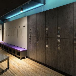 melaminbeschichteter Garderobenschrank 1