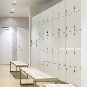 melaminbeschichteter Garderobenschrank 1