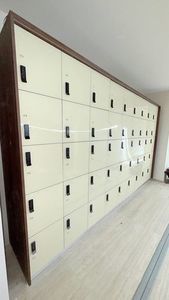 melaminbeschichteter Garderobenschrank 1