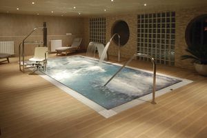 erdverlegtes Schwimmbecken