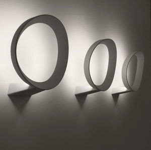 Wandleuchte / originelles Design / Aluminiumguss / aus Methacrylat / LED