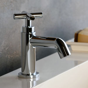 Wasserhahn für Waschtisch / freistehend / verchromtes Metall / Standard