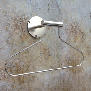 wandmontierter stummer Diener