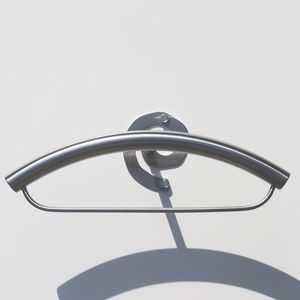 wandmontierter stummer Diener