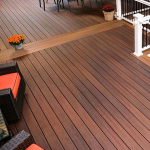 Terrassendielen / Verbundmaterial aus Holz