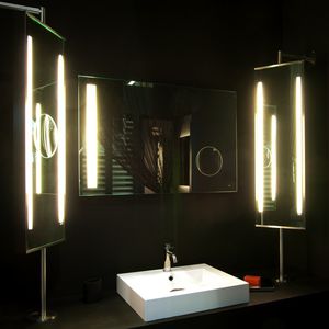 wandmontierter Spiegel für Badezimmer