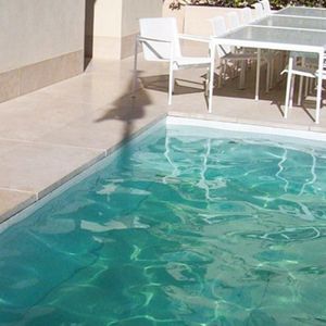 Verstellbarer Schwimmbeckenboden 1