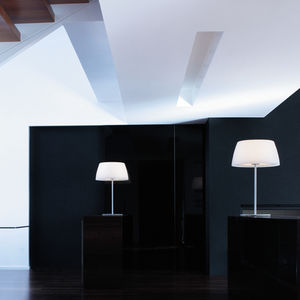 Tischlampe / modern / gestrichenes Metall / Polyethylen