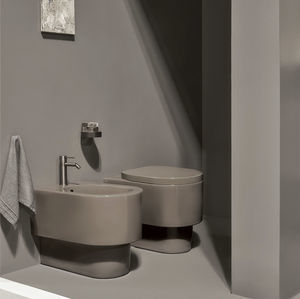 freistehendes WC