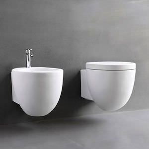 hängendes WC / Keramik