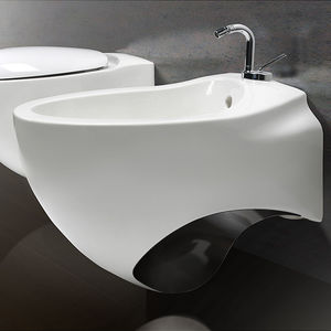 hängendes Bidet / Keramik
