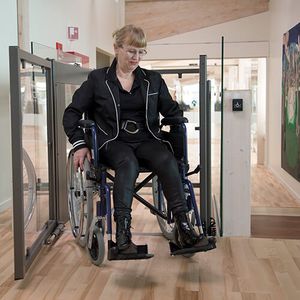 Hebeplattform für Personen mit eingeschränkter Mobilität 1