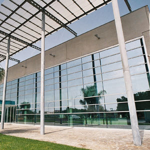Vorhangfassade / freitragende Struktur