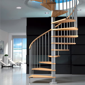 Wendeltreppe / Metallstruktur / Holzstufen / ohne Setzstufe