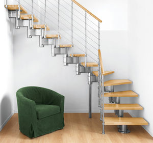 viertelgewendelte Treppe / Metallstruktur / Holzstufen / ohne Setzstufe