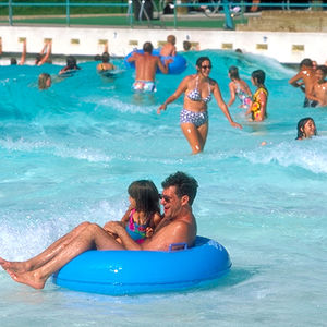 Wellenschwimmbecken