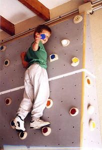 festinstallierte Kletterwand