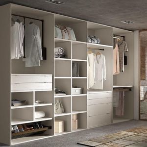 Begehbarer Kleiderschrank / Eck