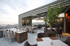 selbsttragende Veranda / Aluminium / für Restaurants / ausziehbare Öffnung