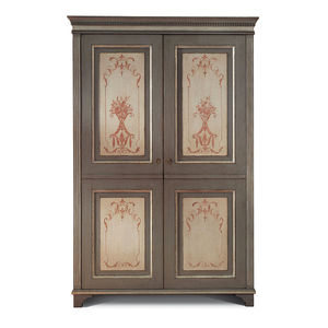 klassischer Kleiderschrank 1