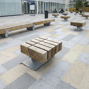 moderner Hocker