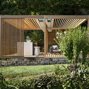 selbsttragende Pergola / rote Zeder / aus Mahagoni / mit manueller Bedienung