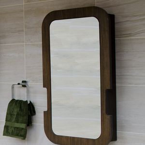 wandmontierter Apothekenschrank