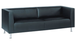 schwarzes Sofa